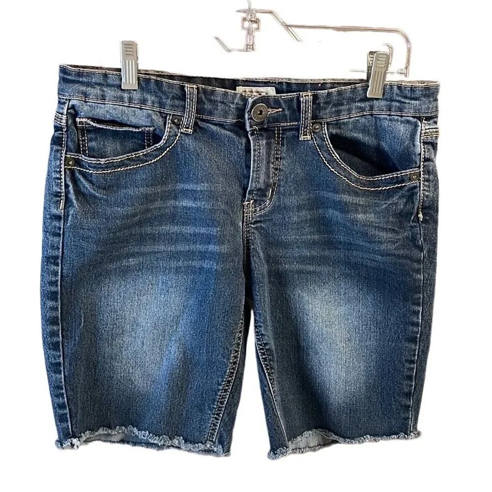 MUDD Ladies Denim Distressed Jean Shorts Raw Hem Low Waist Size 13 Blue